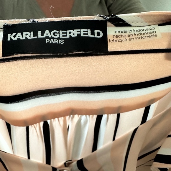 Women’s blouse size medium - Picture 3 of 3